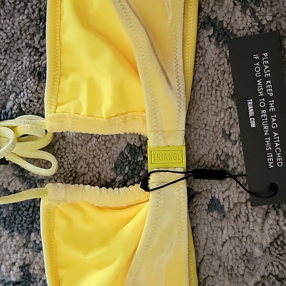 Yellow velvet ASTRO triangl top 💛 - Picture 3 of 3
